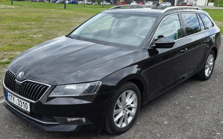 Škoda Superb 3 kombi černá – dlouhodobý pronájem pro taxi Uber a Bolt